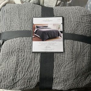 Threshold duvet King